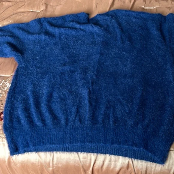 Sweater - Picture 12 of 13